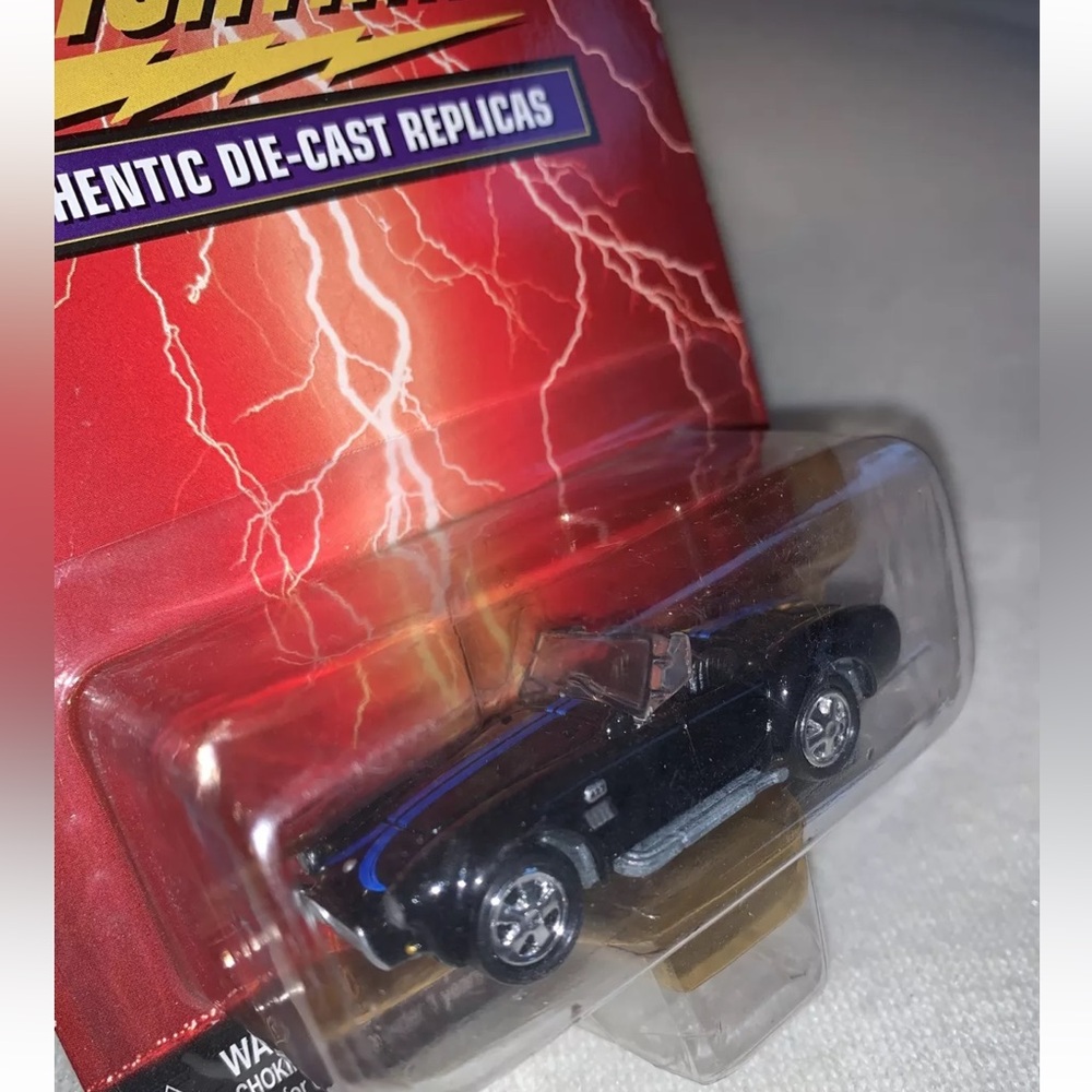 Johnny Lightning Shelby Cobra 427 Black With Blue Stripe 1/64 Scale
